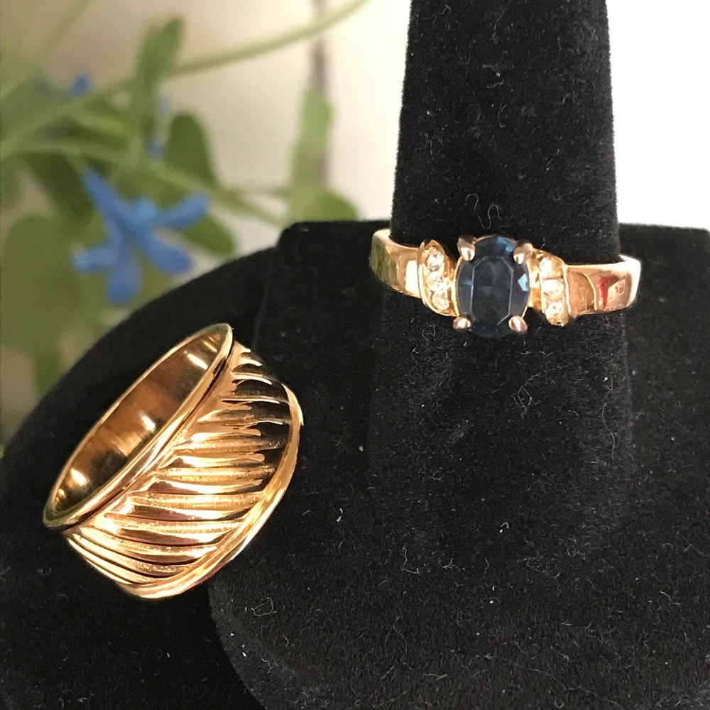 Set of 2 Gold Tone Rings - Size 7